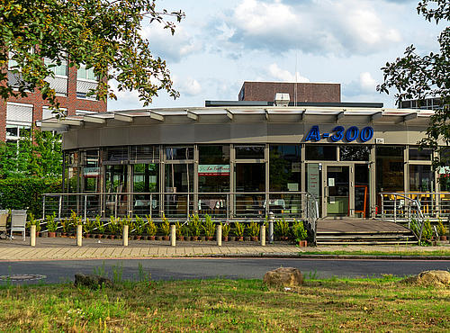 Außenansicht: Restaurant, Airport City Büros Bremen